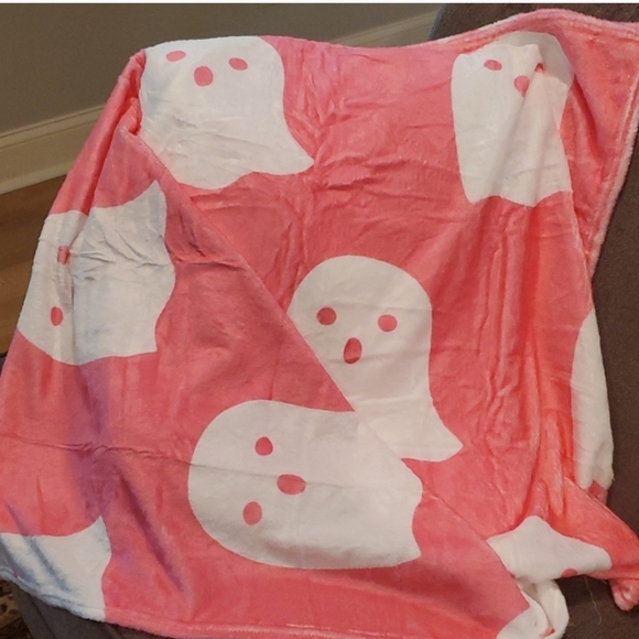 Viral Pink Ghost Blanket-NWT - Picture 2 of 2